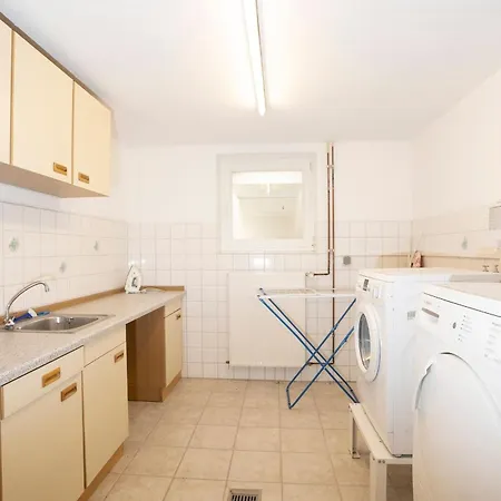 Appartementhausanlage Tiemann Bernstein *